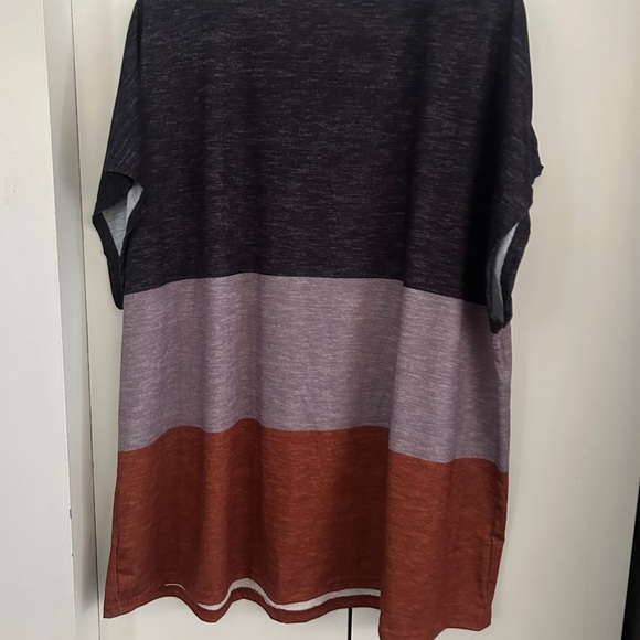 Colorblock T-Shirt with Pocket - Picture 2 of 4